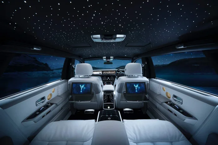 Rolls Royce Ghost (2022) full