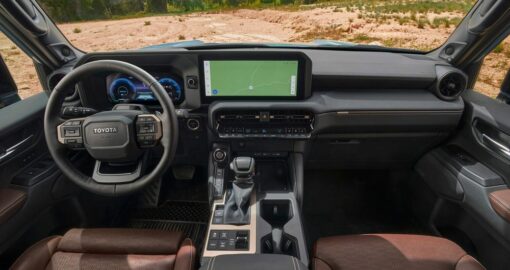 Toyota Land Cruiser GX (2024)